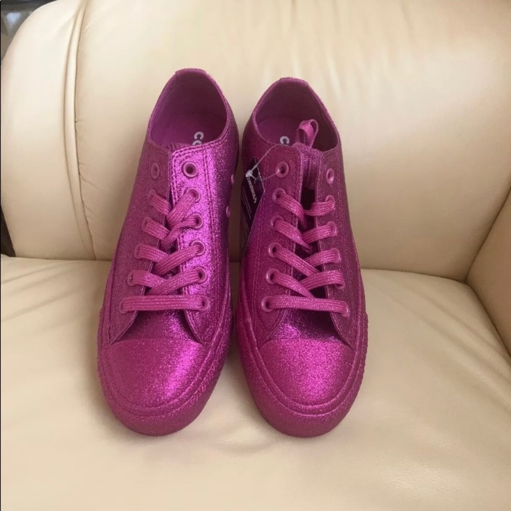 NWOB Converse Women’s Pink Glitter Sneaker Size 6